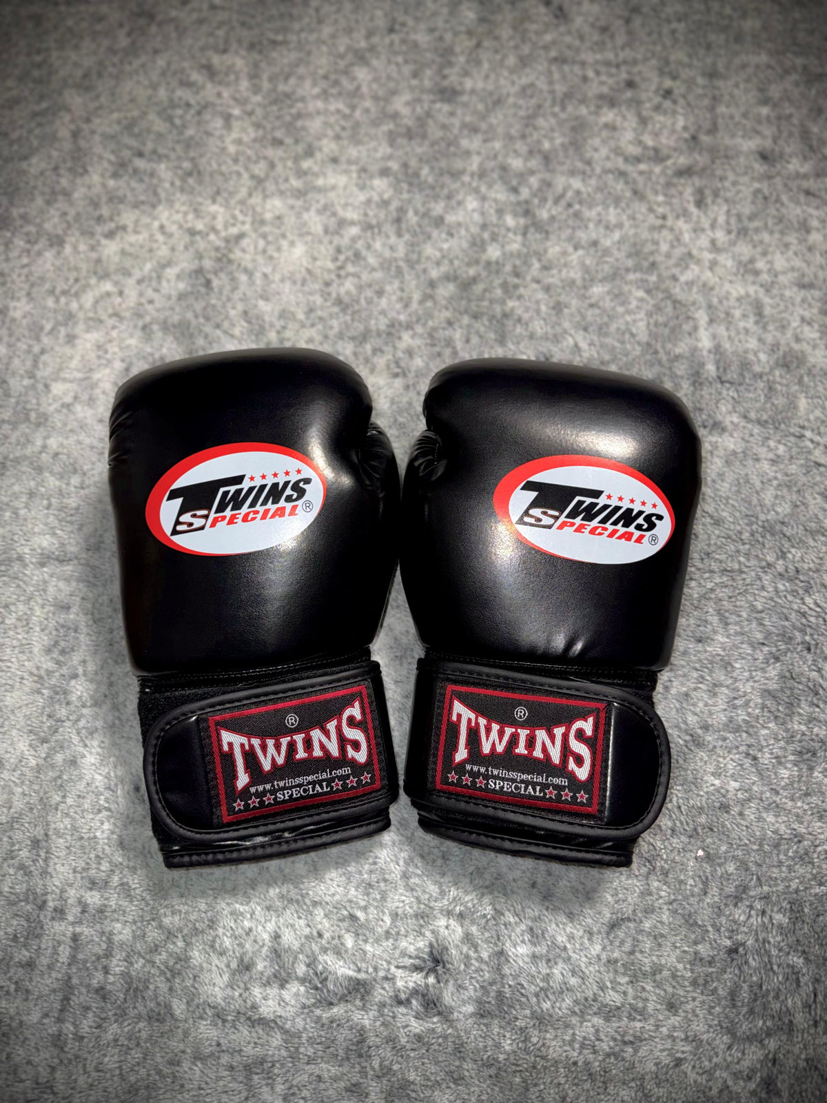 Gants Twins Contender